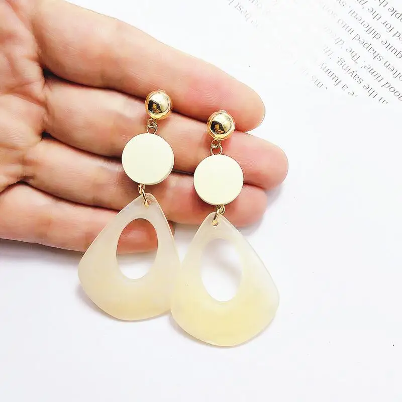 Korean Long Dangle Earrings Fashion Jewelry Charm Round Wood Geometric Resin Earrings Romantic Statement Drop Earrings For Women 
Korean Long Dangle Earrings Fashion Jewelry Charm Round Wood Geometric Resin Earrings Romantic Statement Drop Earrings For Women