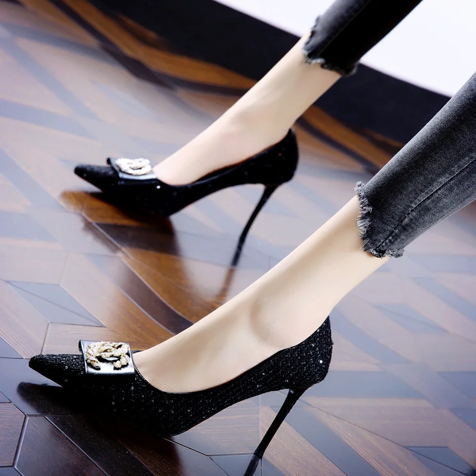 Pearl belt buckle pointed commuter fashion high heels women's 2021 new Korean thin heel workplace ol single shoes
Pearl belt buckle pointed commuter fashion high heels women's 2021 new Korean thin heel workplace ol single shoes