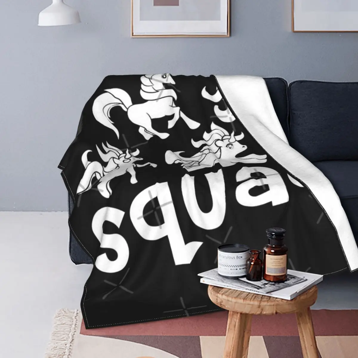 Manta con estampado de unicornios para fiestas, ropa de cama a cuadros, con capucha, manta de Anime, colchas de verano
Manta con estampado de unicornios para fiestas, ropa de cama a cuadros, con capucha, manta de Anime, colchas de verano