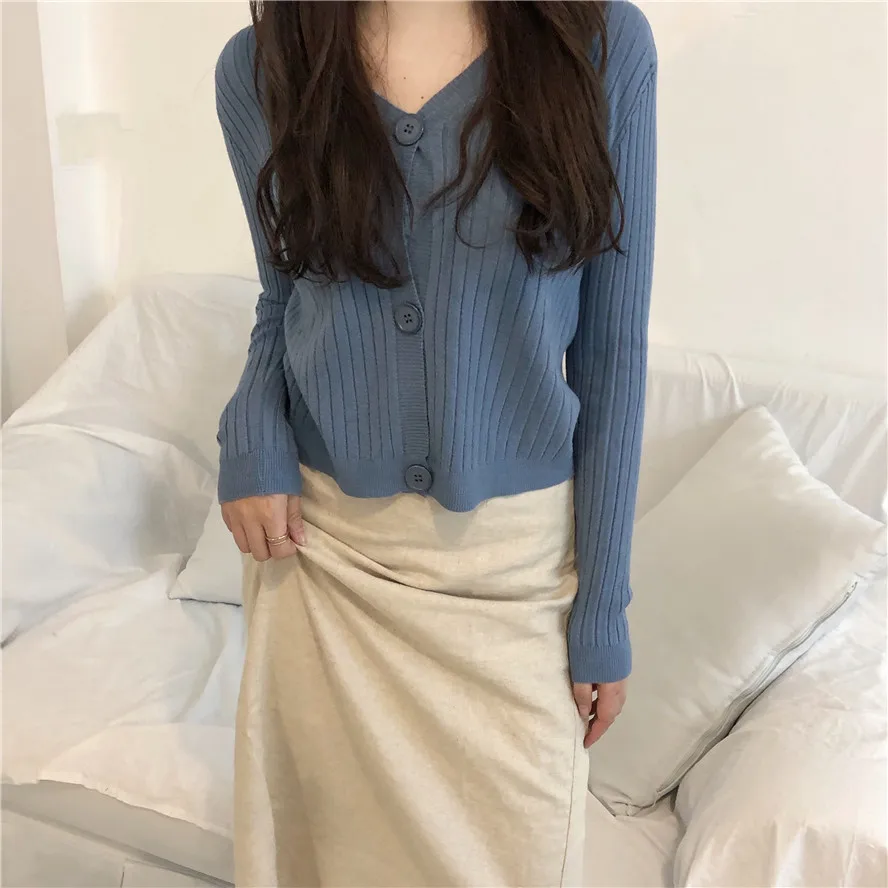 Spring Autumn Women Solid Cardigans 2020 Fashion V-neck Ladies Knitted Sweater Long Sleeve Buttons Short Sweater Outwear
Spring Autumn Women Solid Cardigans 2020 Fashion V-neck Ladies Knitted Sweater Long Sleeve Buttons Short Sweater Outwear