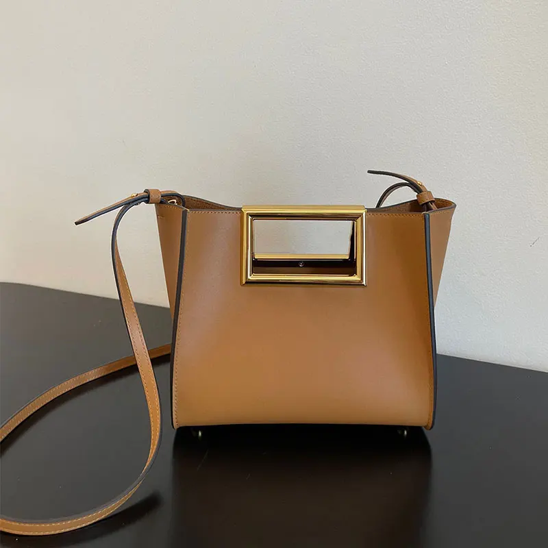 Luxury First Designer Shoulder Bag Large Capacity Handbag Shopping Bag Ladies New Leather Clutch Bag All-match Messenger Bag
Luxury First Designer Shoulder Bag Large Capacity Handbag Shopping Bag Ladies New Leather Clutch Bag All-match Messenger Bag
