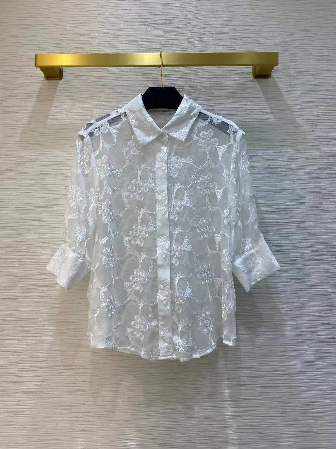 2021 Women New Summer Spring Runway Fashion Top Single Breasted 3/4 Sleeves Flowers Embroidery Silk White Blouse Casual Top
2021 Women New Summer Spring Runway Fashion Top Single Breasted 3/4 Sleeves Flowers Embroidery Silk White Blouse Casual Top