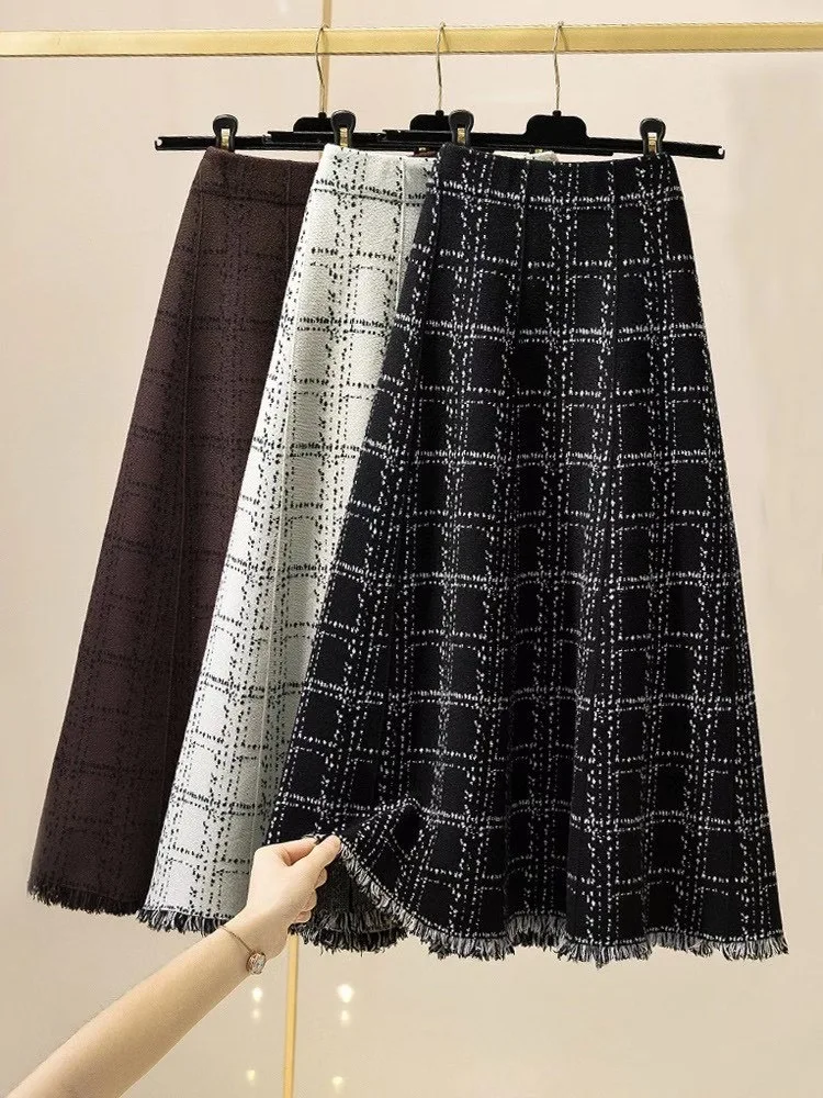 Fashion Plaid Knitted Skirt Women Autumn and Winter New Oversize A-line Skirt Fringe Woolen Long Elegant Vintage Saia W130
Fashion Plaid Knitted Skirt Women Autumn and Winter New Oversize A-line Skirt Fringe Woolen Long Elegant Vintage Saia W130