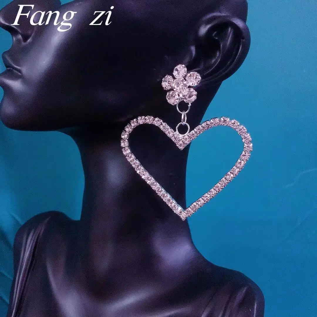 2021 fashion trend Rhinestone Heart Pendant women's Earrings Bridal Wedding shiny crystal jewelry hanging Earrings accessories
2021 fashion trend Rhinestone Heart Pendant women's Earrings Bridal Wedding shiny crystal jewelry hanging Earrings accessories