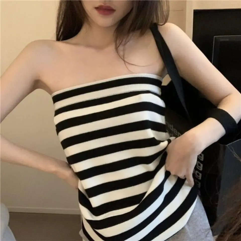 Vest women's fashionable black and white stripe knitted bra top with summer sexy sling and sleeveless shirt inside
Vest women's fashionable black and white stripe knitted bra top with summer sexy sling and sleeveless shirt inside