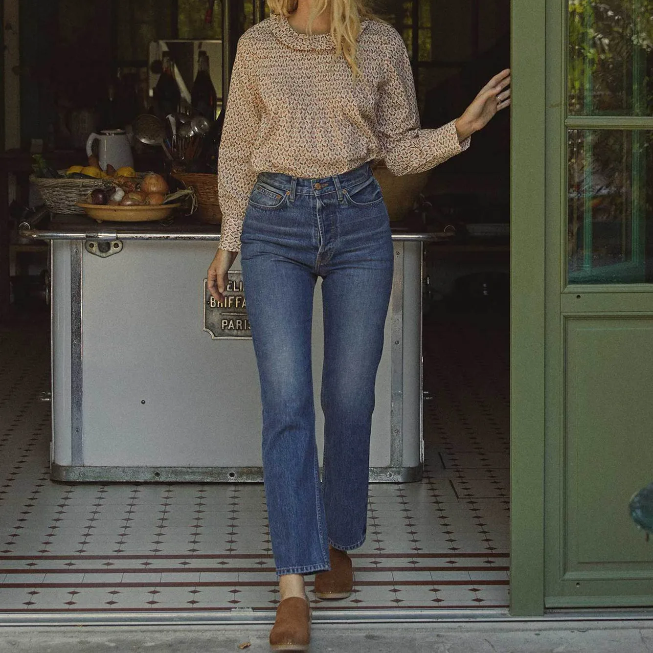 2022 New Women Retro Blue Denim Pants Mid-High-Waist Straight Casual Jeans Spring Simple Female Slim Jeans with Pockets
2022 New Women Retro Blue Denim Pants Mid-High-Waist Straight Casual Jeans Spring Simple Female Slim Jeans with Pockets