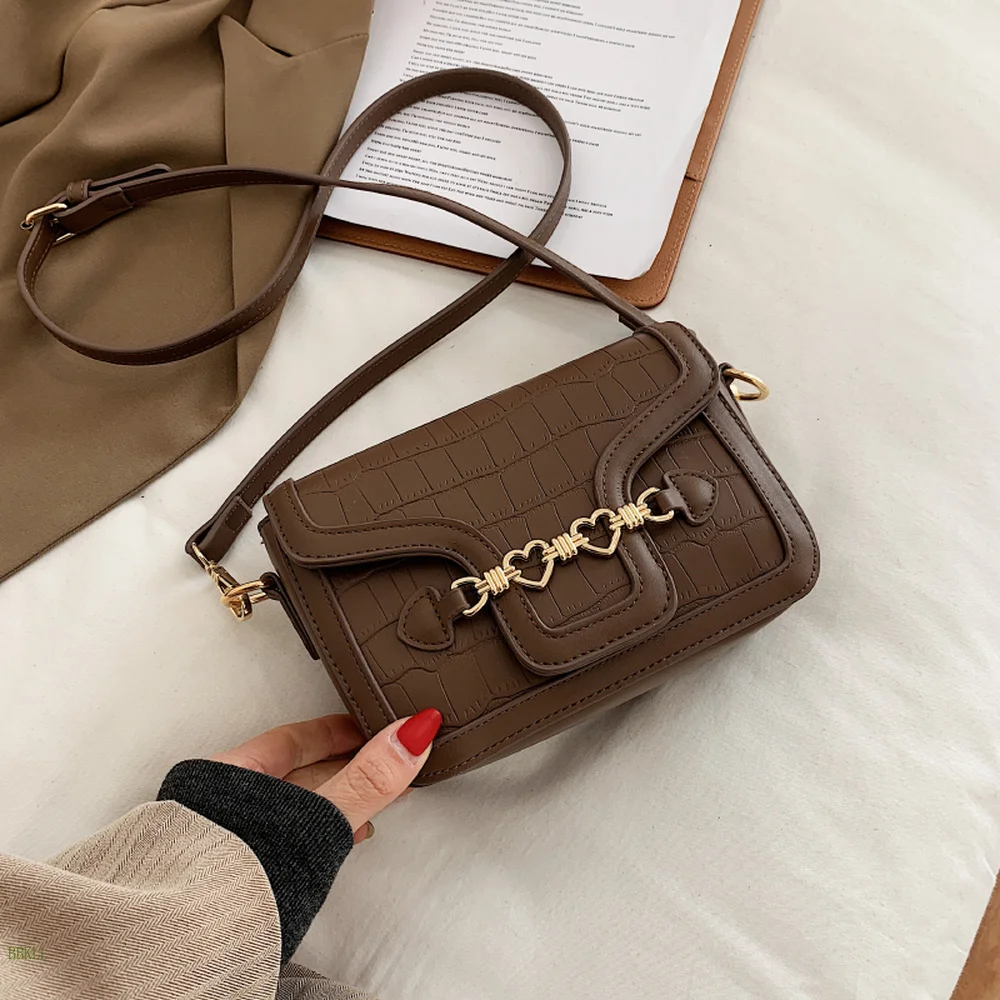 Pure color luxury brand women's shoulder bag sweet fashion designer shoulder bag love pattern classic all-match messenger bag
Pure color luxury brand women's shoulder bag sweet fashion designer shoulder bag love pattern classic all-match messenger bag