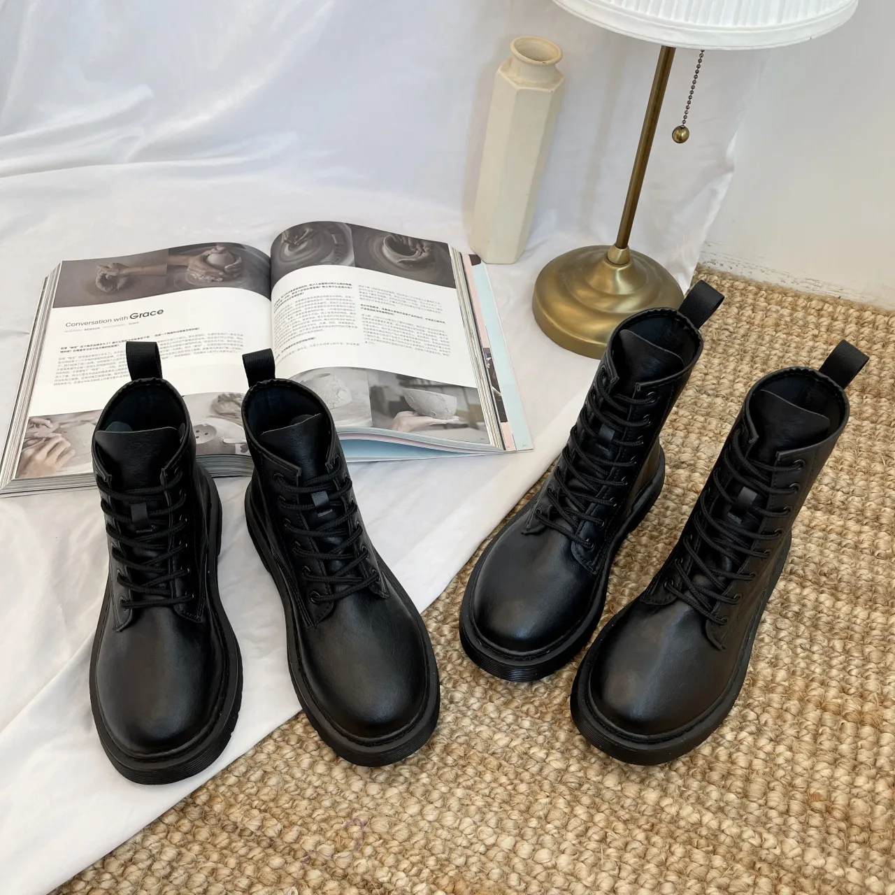 Ladies boots high quality patent leather shoes motorcycle winter plush plush warmth Ladies lace-up boots size 35-40
Ladies boots high quality patent leather shoes motorcycle winter plush plush warmth Ladies lace-up boots size 35-40