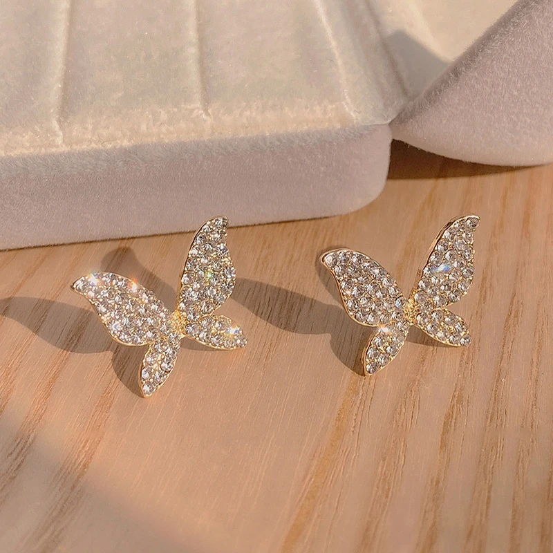 PERMIH Women's Earrings Fashion Simple Butterfly Clip Earrings For Women Shiny Tranparent Rhinestone Female Earrings 2021 Trend
PERMIH Women's Earrings Fashion Simple Butterfly Clip Earrings For Women Shiny Tranparent Rhinestone Female Earrings 2021 Trend