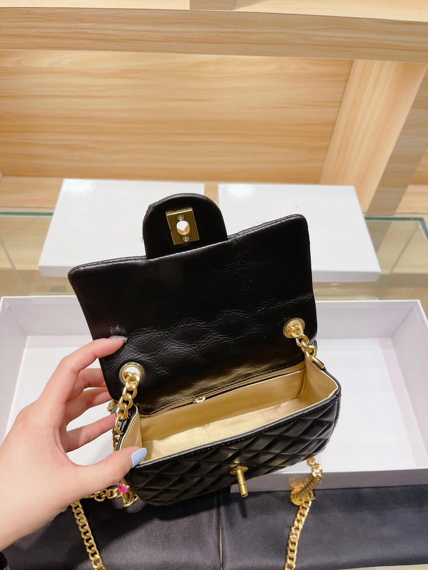 2021 new Lingge chain small square bag xiaoxiangfeng One Shoulder Messenger Bag women's bag
2021 new Lingge chain small square bag xiaoxiangfeng One Shoulder Messenger Bag women's bag