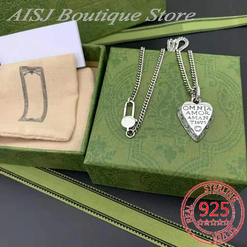 Ожерелье из серебра Ag925 пробы с кулоном в виде резьбы по любви для мужчин и женщин для пар Изысканная модная роскошная фирменная бижутерия в ...
Ожерелье из серебра Ag925 пробы с кулоном в виде резьбы по любви для мужчин и женщин для пар Изысканная модная роскошная фирменная бижутерия в ...