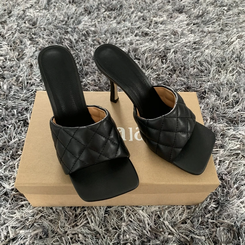 2020 New Summer Women Square Toe Sandals Ladies Pu Leather Plaid Outside Thin High Heels Slippers Female Fashion Woman Shoes
2020 New Summer Women Square Toe Sandals Ladies Pu Leather Plaid Outside Thin High Heels Slippers Female Fashion Woman Shoes