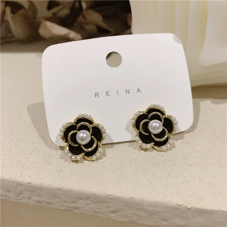 Flower Earrings Black White Fashion Jewelry 2021 Trend Vintage New Earings for Women European Korean Trendy Elegant Style Luxury
Flower Earrings Black White Fashion Jewelry 2021 Trend Vintage New Earings for Women European Korean Trendy Elegant Style Luxury