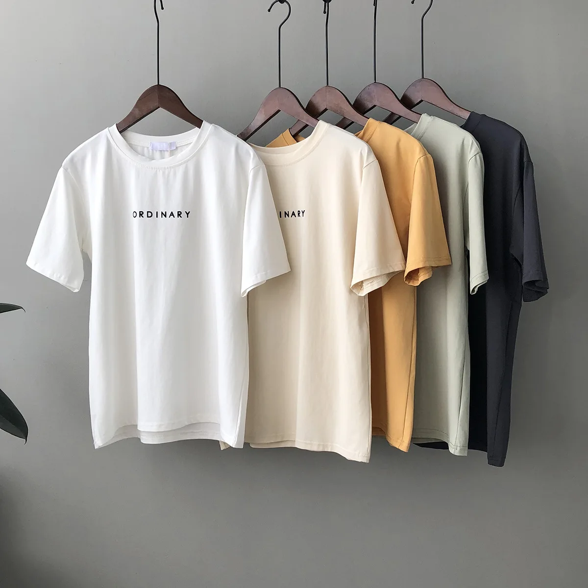 O-Neck Cotton T-shirt Women's Spring 2021 New Korean Ins Loose Casual Simple Letter Short Sleeve Tops Tee Mujer Camisetas
O-Neck Cotton T-shirt Women's Spring 2021 New Korean Ins Loose Casual Simple Letter Short Sleeve Tops Tee Mujer Camisetas