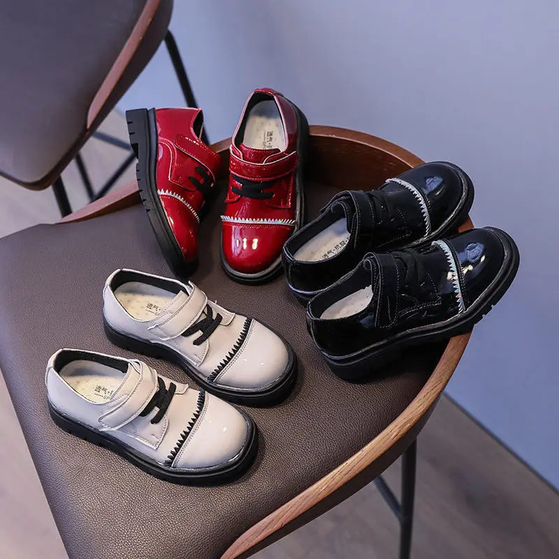 Girls' leather shoes 2021 spring new little princess platform performance single shoes British style black princess loafers
Girls' leather shoes 2021 spring new little princess platform performance single shoes British style black princess loafers