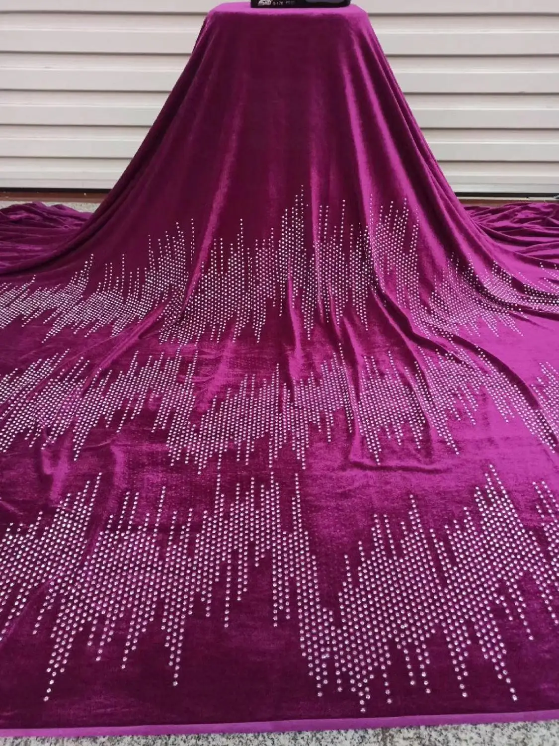 green French Net Lace Fabric With Sequins Velvet Fabric 2020 High Quality Lace African Lace Fabric For Wedding Sewing
green French Net Lace Fabric With Sequins Velvet Fabric 2020 High Quality Lace African Lace Fabric For Wedding Sewing