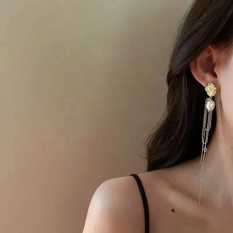 Rose Killer ~ Baroque Vintage Pearl Flower Metal Tassel Earrings French Niche Cold Wind Shows Small Faces Earrings for Women
Rose Killer ~ Baroque Vintage Pearl Flower Metal Tassel Earrings French Niche Cold Wind Shows Small Faces Earrings for Women