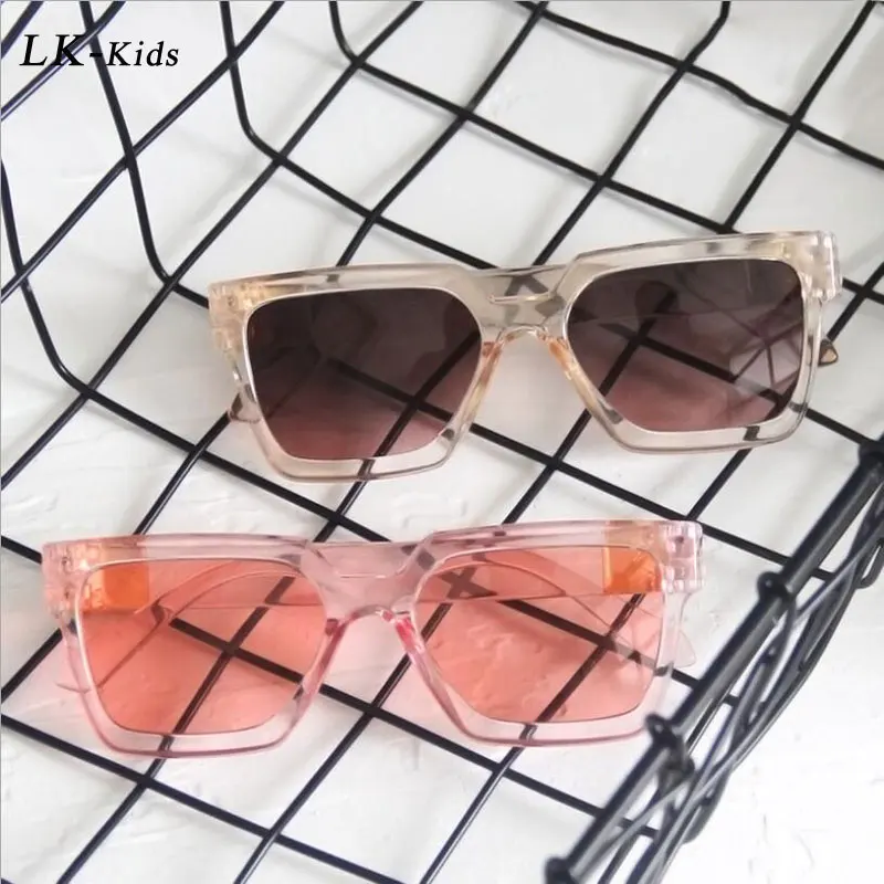LongKeeper Vintage Classic Kids Sunglasses Boys Girls Cool Pink Mirror Children Square Thick Sun Glasses Street Shot Okulary
LongKeeper Vintage Classic Kids Sunglasses Boys Girls Cool Pink Mirror Children Square Thick Sun Glasses Street Shot Okulary