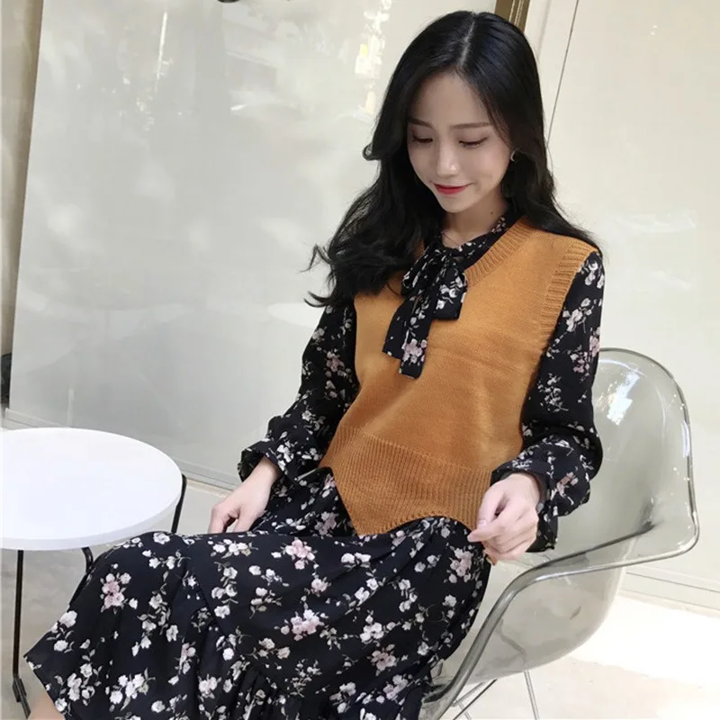 Women's Sweater Vest Liva Girl Solid Colors Top Fashion Knit O Neck Sleeveless Short Pullover Autumn Wavy Edge Warm Vetements 
Women's Sweater Vest Liva Girl Solid Colors Top Fashion Knit O Neck Sleeveless Short Pullover Autumn Wavy Edge Warm Vetements