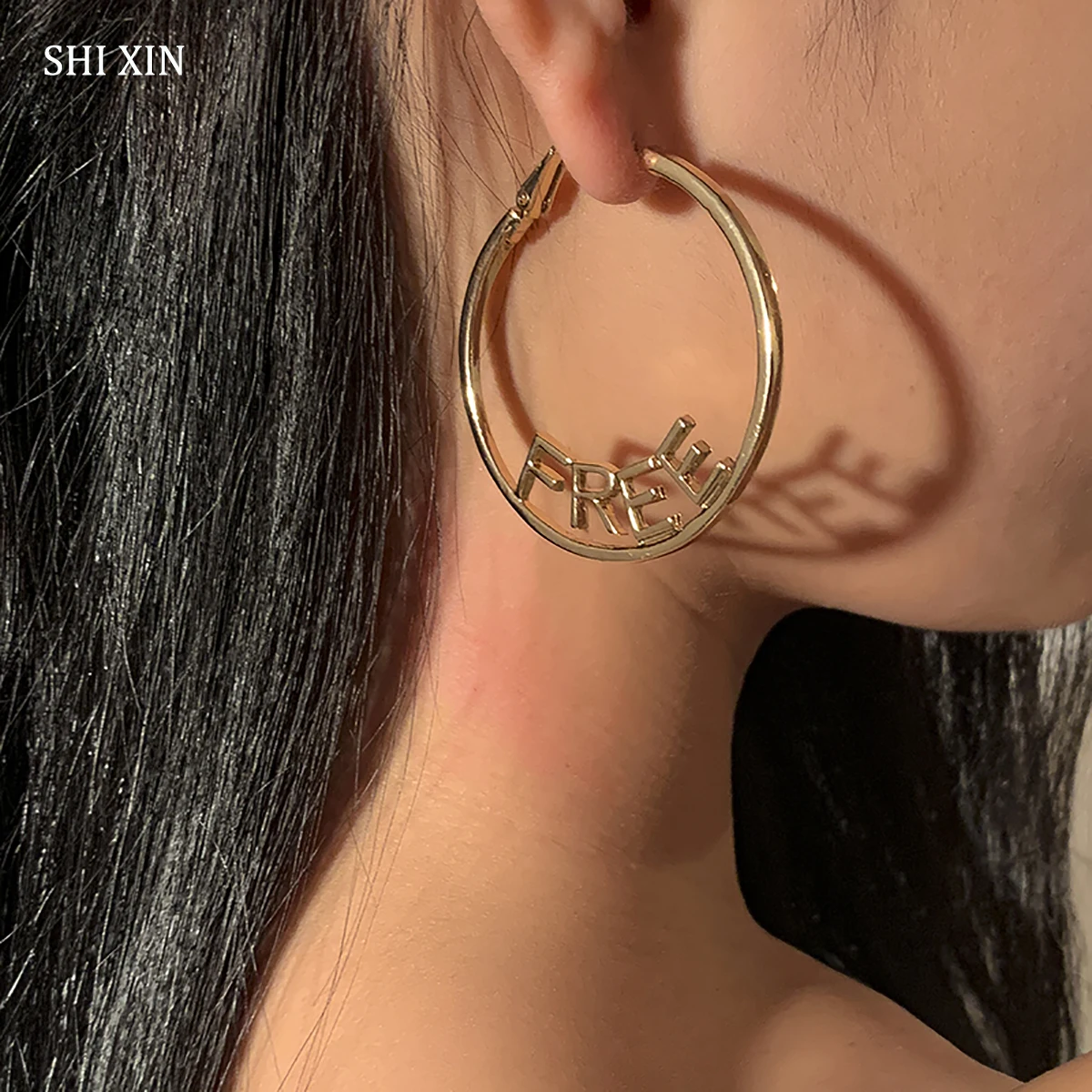 SHIXIN Hyperbole Big Circle with Letter Hoop Earrings for Women Fashion Jewelry 2021 Earrings Large Round Earrings Female Gifts
SHIXIN Hyperbole Big Circle with Letter Hoop Earrings for Women Fashion Jewelry 2021 Earrings Large Round Earrings Female Gifts