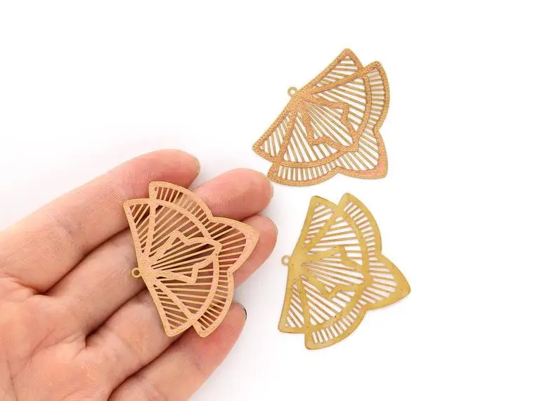 Raw Brass Flower Shaped Necklace Charms - Hallow Out Necklace Charms - 6Pcs/Lot - 37.1x45.6mm - JJB3267 
Raw Brass Flower Shaped Necklace Charms - Hallow Out Necklace Charms - 6Pcs/Lot - 37.1x45.6mm - JJB3267