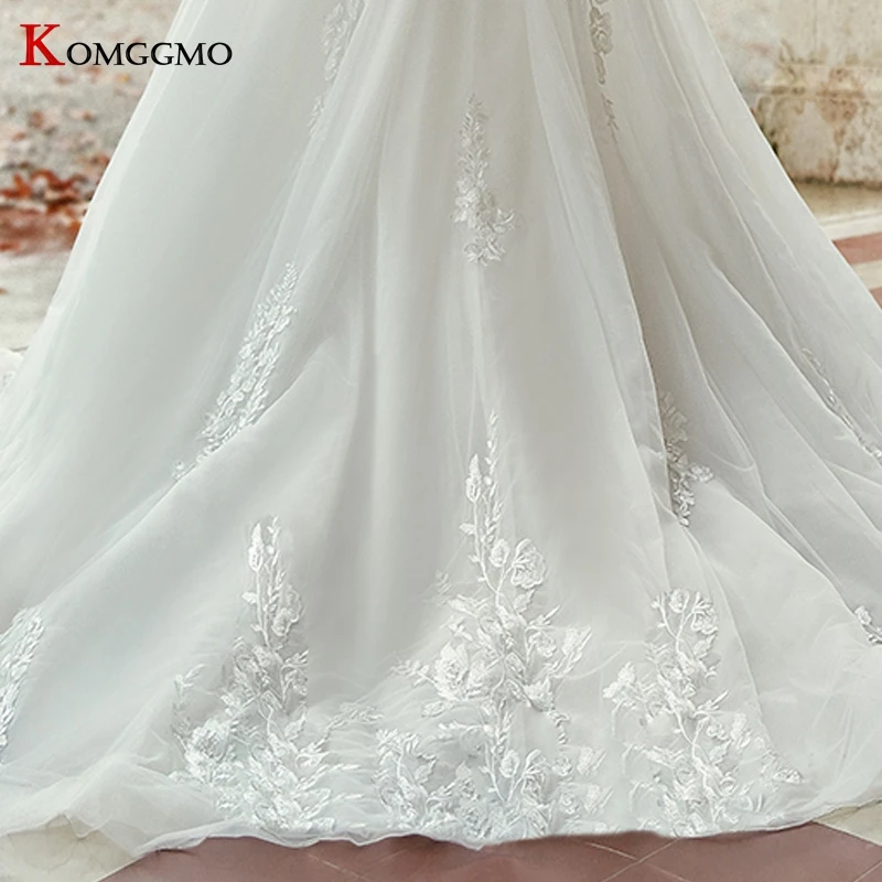 Luxury Button Back Sweetheart Neck Embroidery Appliques Tulle Wedding Dress 2021 Hot Sale Three Quarter Sleeve Bridal Ball Gown
Luxury Button Back Sweetheart Neck Embroidery Appliques Tulle Wedding Dress 2021 Hot Sale Three Quarter Sleeve Bridal Ball Gown