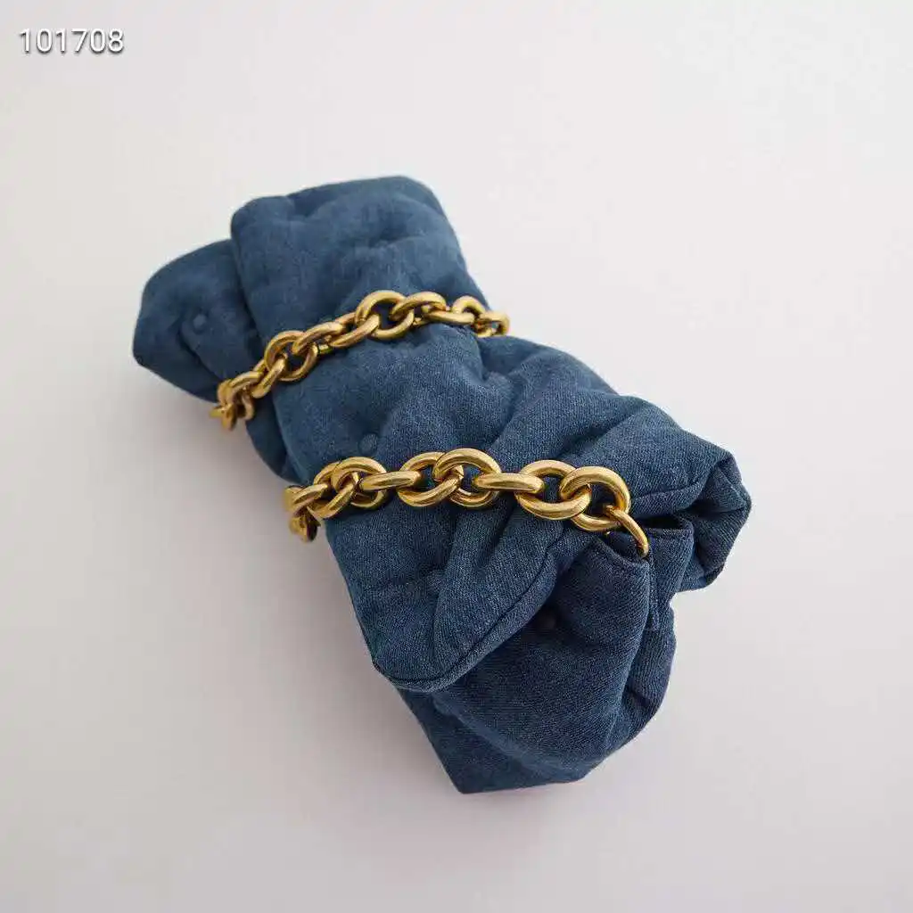 Blue oversized denim crossbody chain bag retro large capacity shoulder bag female bag
Blue oversized denim crossbody chain bag retro large capacity shoulder bag female bag