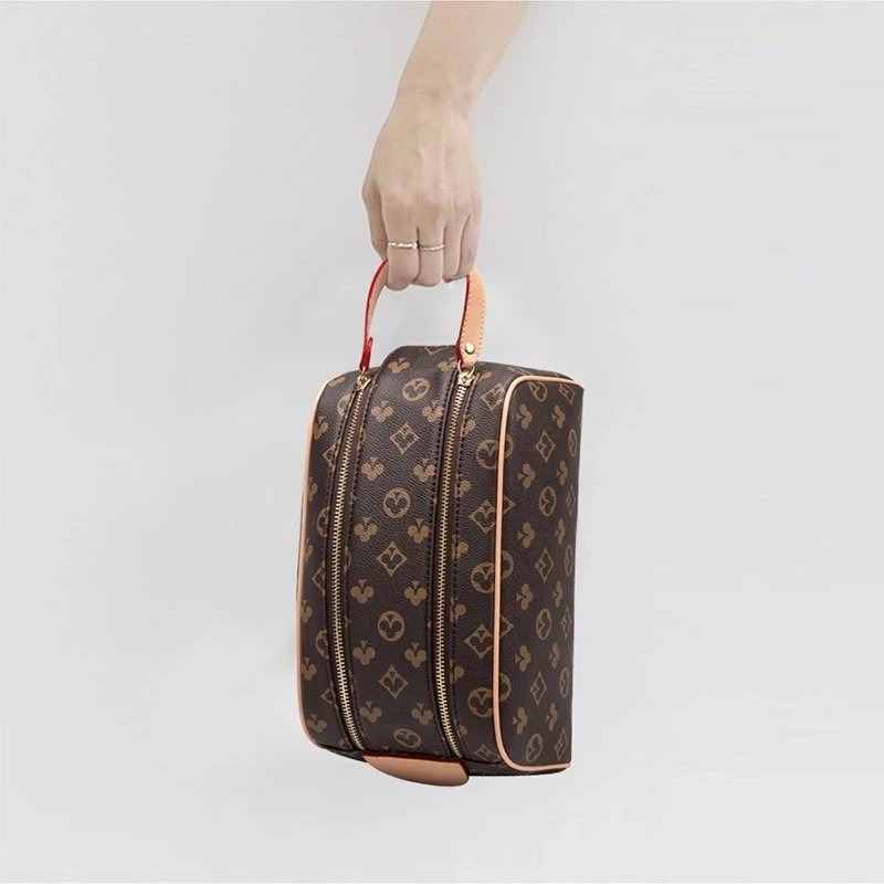 Luxury Designer Leather Women/Men Cosmetic Hand Bags Portable Makeup Bag Wash Make Up Toiletry Bags Travel Storage Clutch Bag
Luxury Designer Leather Women/Men Cosmetic Hand Bags Portable Makeup Bag Wash Make Up Toiletry Bags Travel Storage Clutch Bag