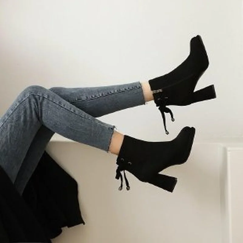 Замшевые теплые короткие ботинки для женщин, новинка осень-зима 2021, модные ботинки с круглым носком, ботинки на толстом каблуке в европейско...
Замшевые теплые короткие ботинки для женщин, новинка осень-зима 2021, модные ботинки с круглым носком, ботинки на толстом каблуке в европейско...