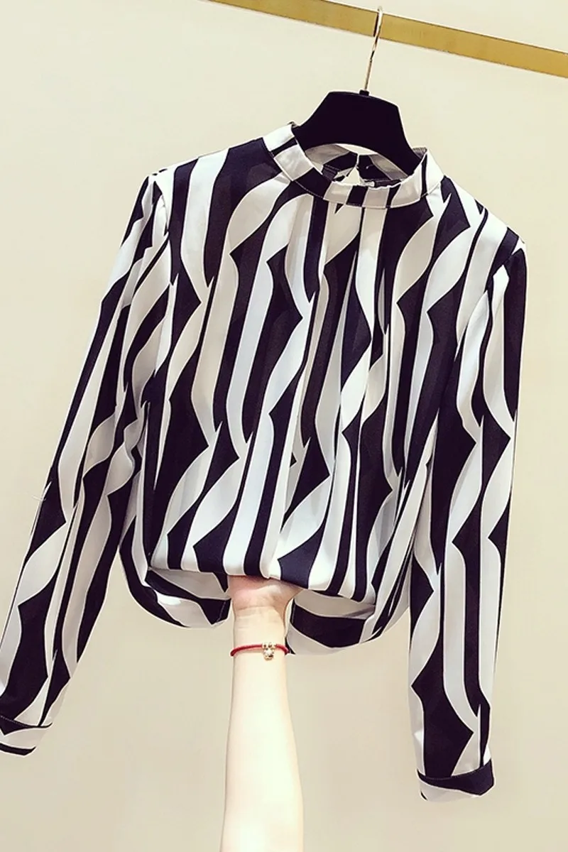 2020 New Korea-style Autumn Women Clothes Black and White Color Block Printing Long Sleeve Striped Shirts Chiffon Female Blouses 
2020 New Korea-style Autumn Women Clothes Black and White Color Block Printing Long Sleeve Striped Shirts Chiffon Female Blouses