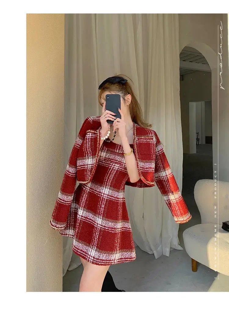 Small fragrance Style Christmas Red Plaid Tweed Coat Dress Two piece Set Women Short Jacket Chain Sling Mini Dress Woolen Sets
Small fragrance Style Christmas Red Plaid Tweed Coat Dress Two piece Set Women Short Jacket Chain Sling Mini Dress Woolen Sets