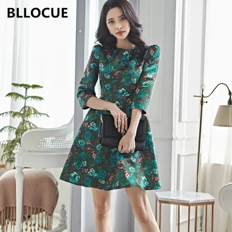 BLLOCUE Vintage Flower Print Women Dress 2020 Spring 3/4 Sleeve High Waist A-Line Dress Busines Office Lady Green Jacquard Dress
BLLOCUE Vintage Flower Print Women Dress 2020 Spring 3/4 Sleeve High Waist A-Line Dress Busines Office Lady Green Jacquard Dress