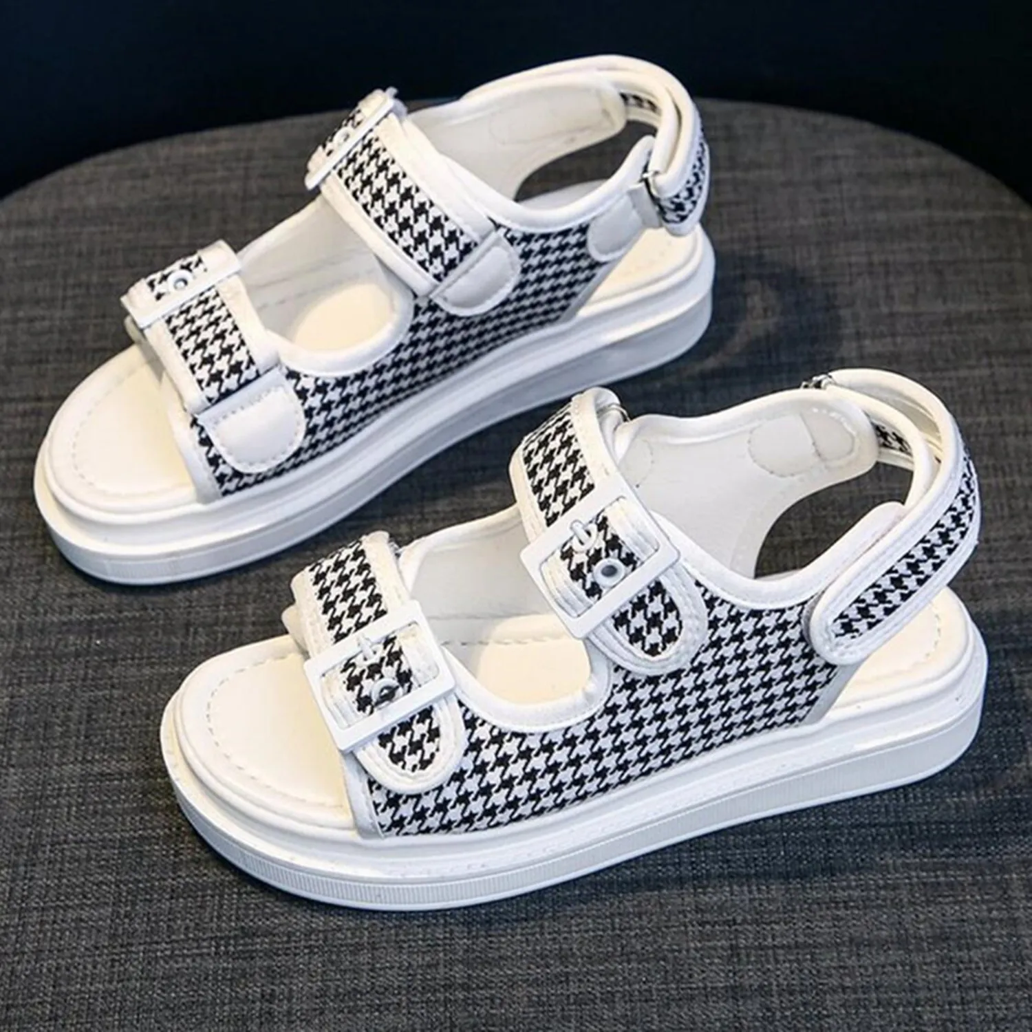 Сандалии женские в мелкую клетку, спортивные шлепанцы, повседневная обувь на толстой подошве, в Корейском стиле, гладиаторы, черные, белые, л...
Сандалии женские в мелкую клетку, спортивные шлепанцы, повседневная обувь на толстой подошве, в Корейском стиле, гладиаторы, черные, белые, л...