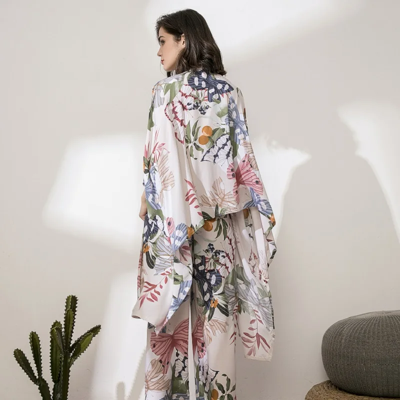 Spring Autumn multicolor cotton silk 3piece pajamas for women are comfortable and breathable, long sleeves of Korean style retro
Spring Autumn multicolor cotton silk 3piece pajamas for women are comfortable and breathable, long sleeves of Korean style retro