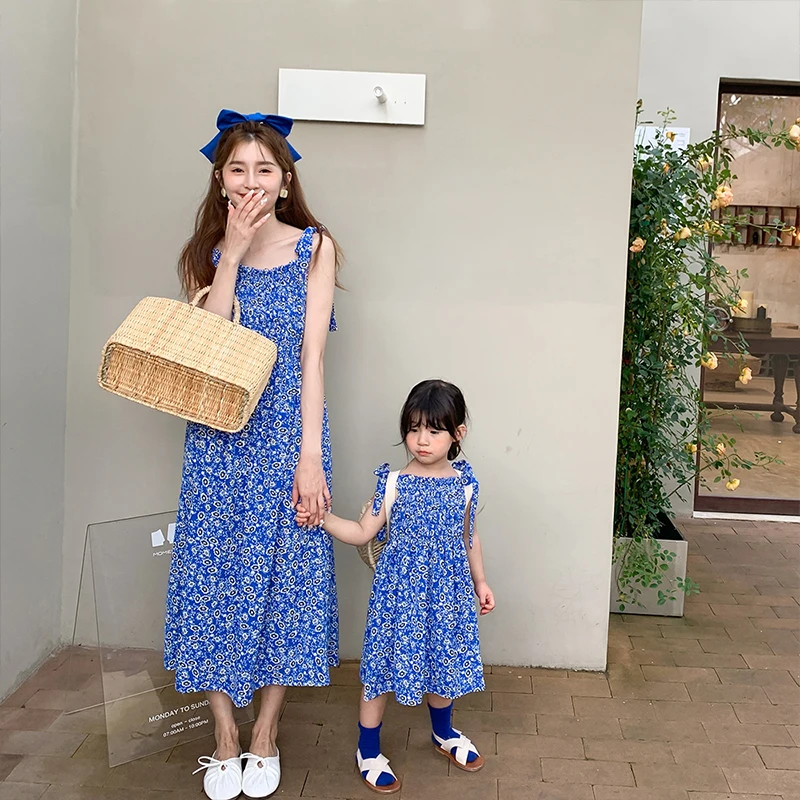 Одинаковые наряды для семьи, новая модная одежда для девочек, платье для мамы и дочки, детские костюмы с цветами, элегантные платья без рукав...
Одинаковые наряды для семьи, новая модная одежда для девочек, платье для мамы и дочки, детские костюмы с цветами, элегантные платья без рукав...