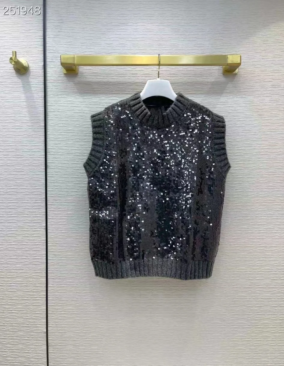 Fyion High Quality Runway Design Sweater Women 2022 Spring Knitted Wool Vest Dark Gray Femme Sequins Sleeveless Sweater
Fyion High Quality Runway Design Sweater Women 2022 Spring Knitted Wool Vest Dark Gray Femme Sequins Sleeveless Sweater