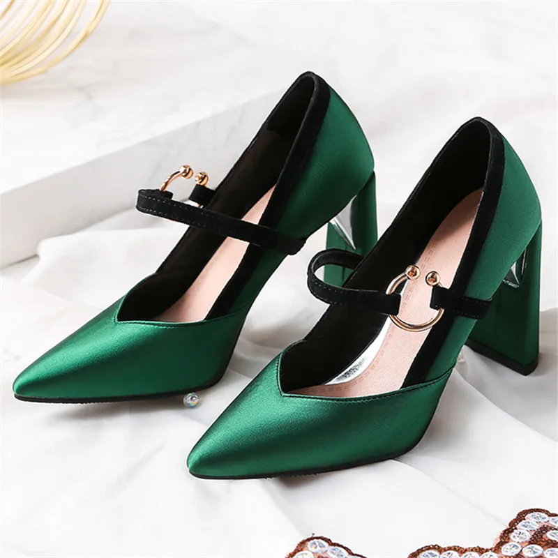 2020 Women's High Heels Sexy Bride Party mid Heel Pointed toe Shallow mouth High Heel Shoes Women shoes big size 32-43
2020 Women's High Heels Sexy Bride Party mid Heel Pointed toe Shallow mouth High Heel Shoes Women shoes big size 32-43