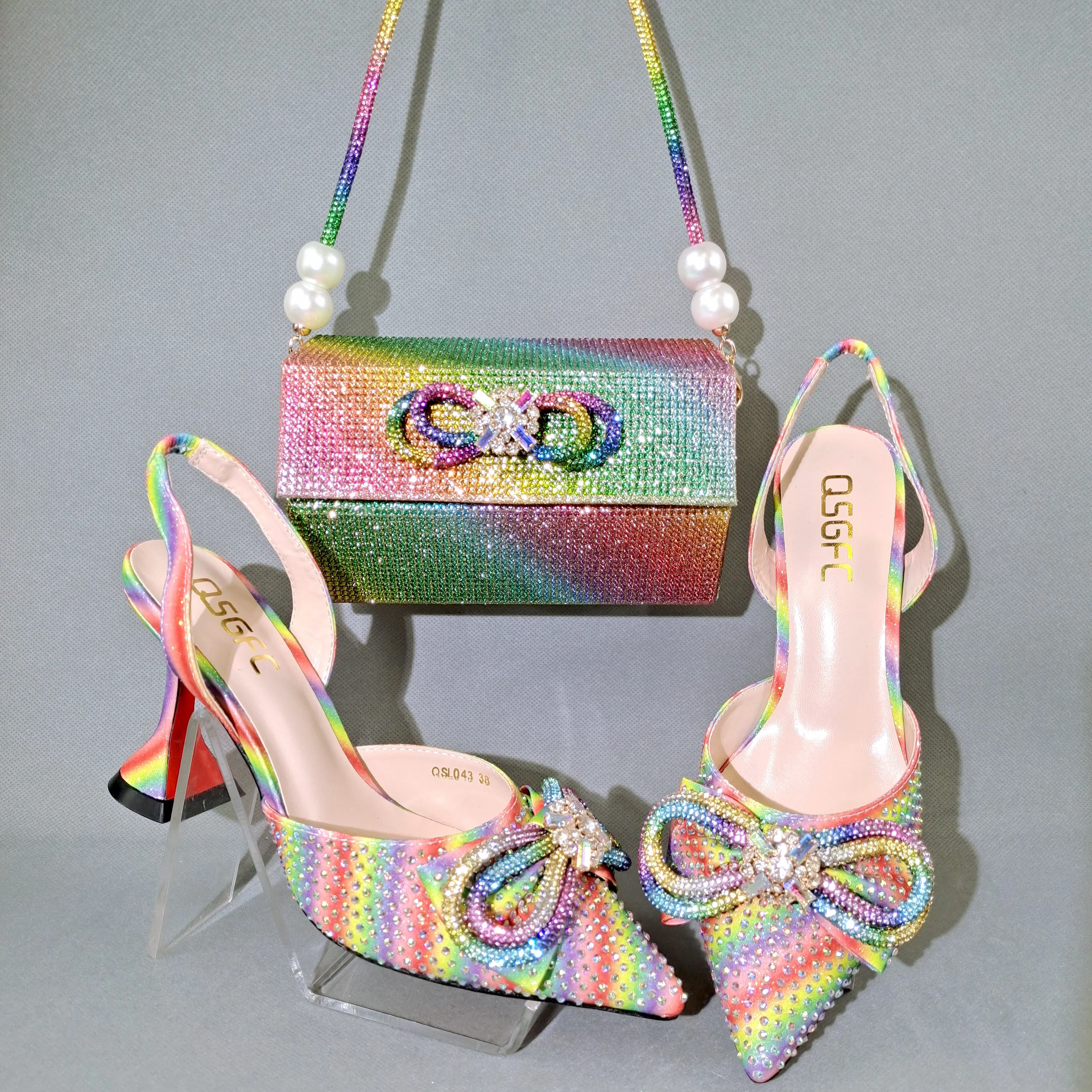QSGFC 2022 Rainbow Color Popular Pointed Full Of Diamonds And Shiny Shoes With Bags Banquet Shoes And Bags And Friends Party
QSGFC 2022 Rainbow Color Popular Pointed Full Of Diamonds And Shiny Shoes With Bags Banquet Shoes And Bags And Friends Party