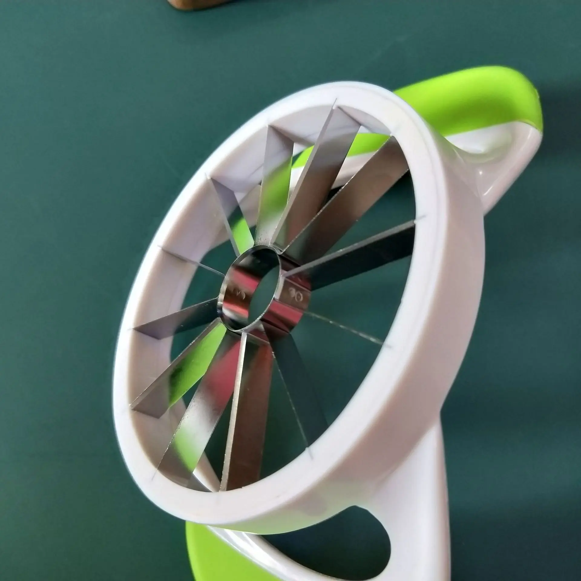2021 new kitchen assist apple slicer cutting machine pear fruit divider tool comfort handle kitchen apple peeler
2021 new kitchen assist apple slicer cutting machine pear fruit divider tool comfort handle kitchen apple peeler