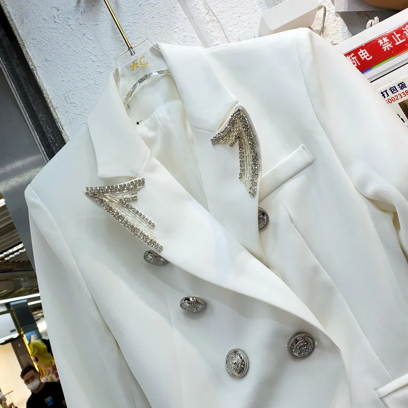 European 2020 Autumn New Handsome Double Breasted Rhinestone Slim Suit Jacket Elegant Lady White Blazer Short Coat for Women 
European 2020 Autumn New Handsome Double Breasted Rhinestone Slim Suit Jacket Elegant Lady White Blazer Short Coat for Women