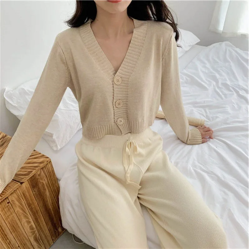 2021 Ladies Korean Style Small Fresh Knitted Cardigan Jacket Fashion Simple High Waist Short Long Sleeve V Neck Pattern Sweater
2021 Ladies Korean Style Small Fresh Knitted Cardigan Jacket Fashion Simple High Waist Short Long Sleeve V Neck Pattern Sweater