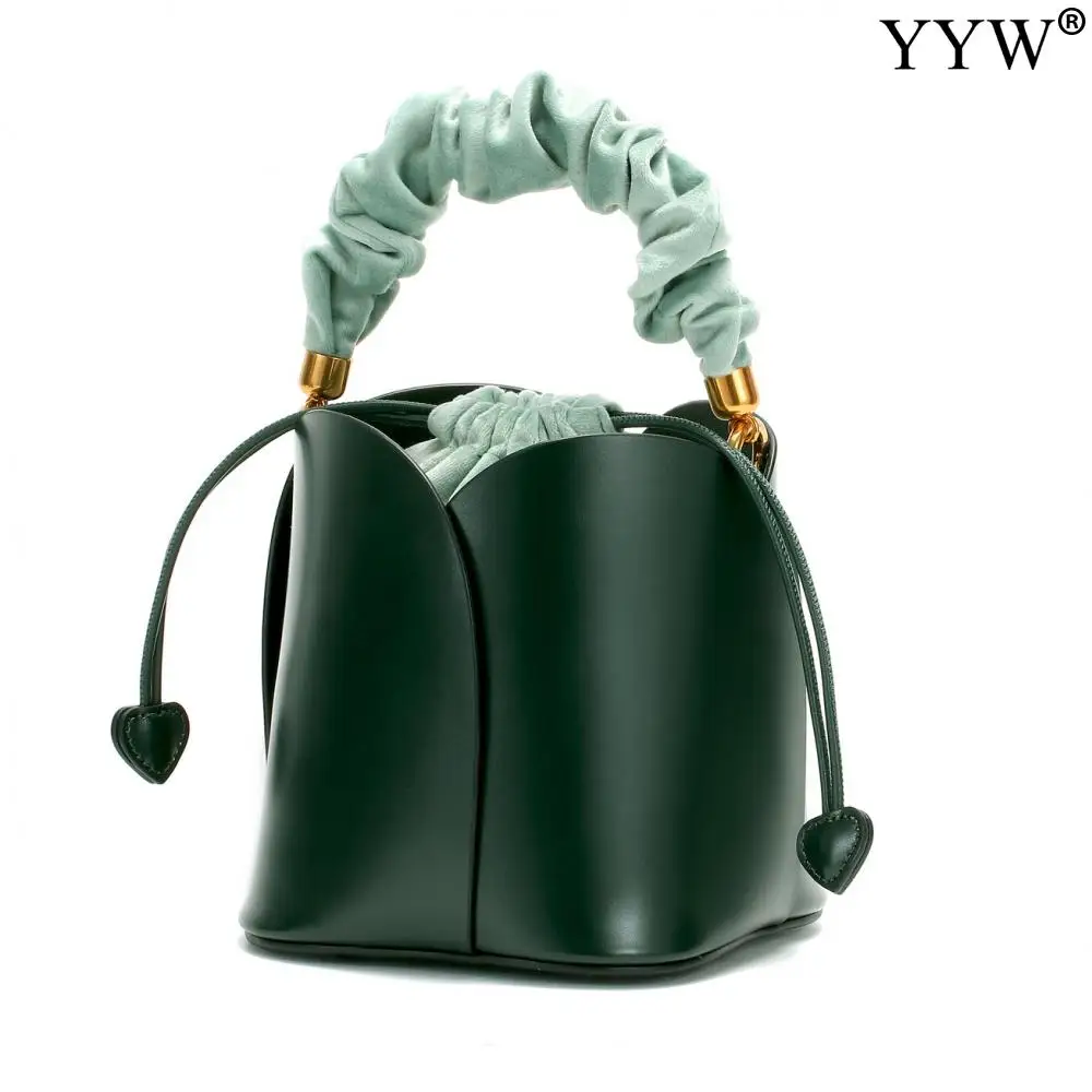 Genuine Leather Cowhide Bucket Bag Handbag Vintage Womens Hand Bags New Arrival 2021 Trending Shoulder Handbags Messenger Bag
Genuine Leather Cowhide Bucket Bag Handbag Vintage Womens Hand Bags New Arrival 2021 Trending Shoulder Handbags Messenger Bag