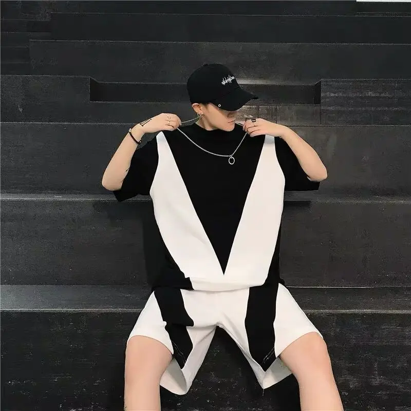 Summer color matching casual sports Outfits trend loose short sleeve T-shirt shorts two-piece male hip-hop couple set
Summer color matching casual sports Outfits trend loose short sleeve T-shirt shorts two-piece male hip-hop couple set