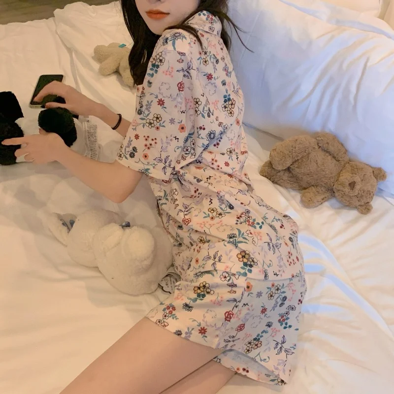 Harajpee Retro Pajamas Floral Printing Ins French Elegant Temperament Turn-down Collar Short Sleeve Shorts Girl Sleepwear Suits
Harajpee Retro Pajamas Floral Printing Ins French Elegant Temperament Turn-down Collar Short Sleeve Shorts Girl Sleepwear Suits