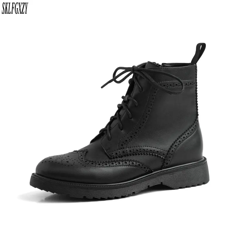 2019 genuine leather women brand ankle boots block shoes round toe vintage design carved oxfords Chelsea boots 
2019 genuine leather women brand ankle boots block shoes round toe vintage design carved oxfords Chelsea boots