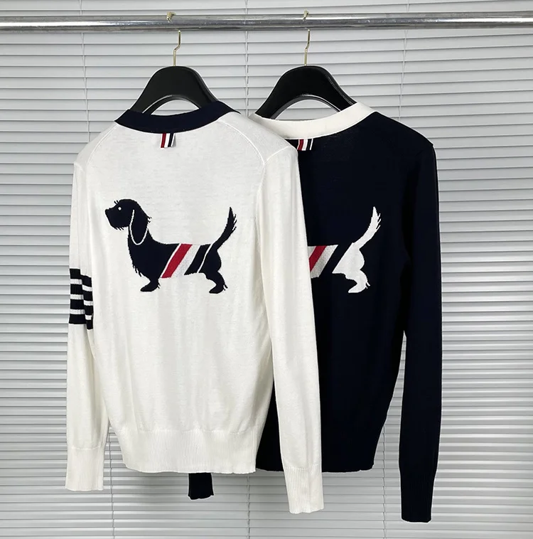 2021 Fashion TB Thom Brand Sweaters Women Slim V-Neck Cardigan Clothing Wool Cotton Puppy Pattern Spring Autumn Casual Coat 
2021 Fashion TB Thom Brand Sweaters Women Slim V-Neck Cardigan Clothing Wool Cotton Puppy Pattern Spring Autumn Casual Coat
