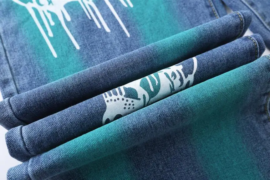 Jeans Men's Four Seasons Style Graffiti Skull Printed Straight Denim Pants Hip Hop Streetwear Wide Leg Pants Men Trousers w2255
Jeans Men's Four Seasons Style Graffiti Skull Printed Straight Denim Pants Hip Hop Streetwear Wide Leg Pants Men Trousers w2255