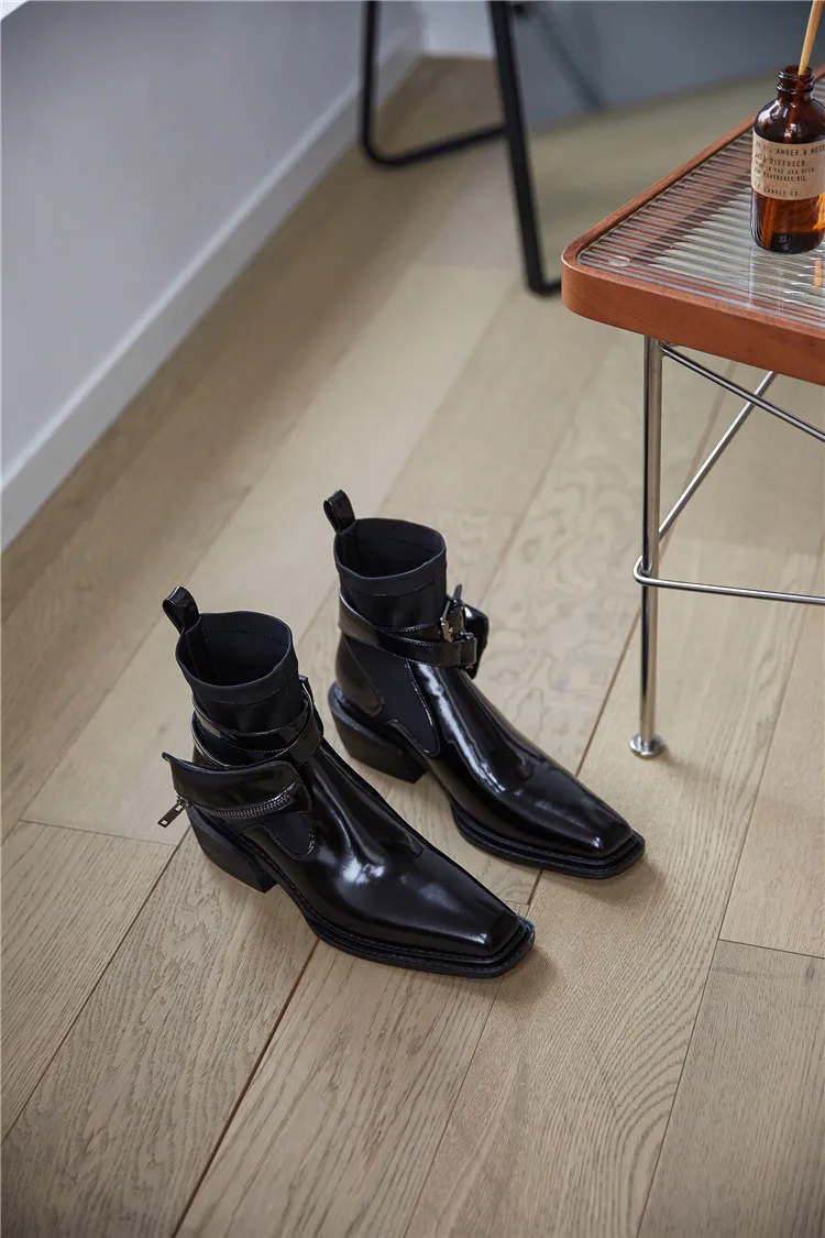 Dark Style Short Martin Boots Women 2020 New HandsomeThick Heel Slip-On Buckle Personality Square Head Motorcycle Stretch Boots
Dark Style Short Martin Boots Women 2020 New HandsomeThick Heel Slip-On Buckle Personality Square Head Motorcycle Stretch Boots