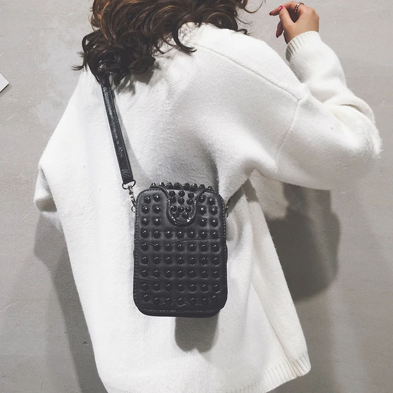 100%Sheepskin Shoulder Bag Satchel Female Fashion Black Crossbody Bag Genuine Leather Small Handbag Rivet Square Bag Luxury Woma
100%Sheepskin Shoulder Bag Satchel Female Fashion Black Crossbody Bag Genuine Leather Small Handbag Rivet Square Bag Luxury Woma