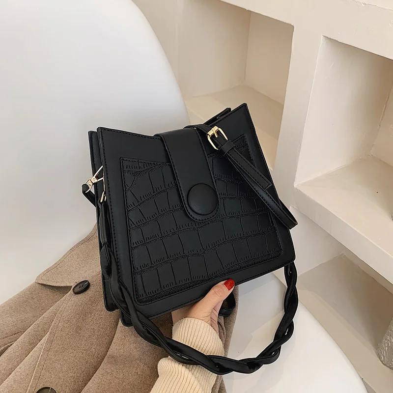 Women's Female 2021 Niche Crossbody Bag All-match Large-capacity Woven Shoulder Strap One-shoulder Armpit Bag
Women's Female 2021 Niche Crossbody Bag All-match Large-capacity Woven Shoulder Strap One-shoulder Armpit Bag